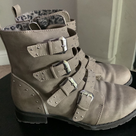 Buckle boots - Picture 2 of 4